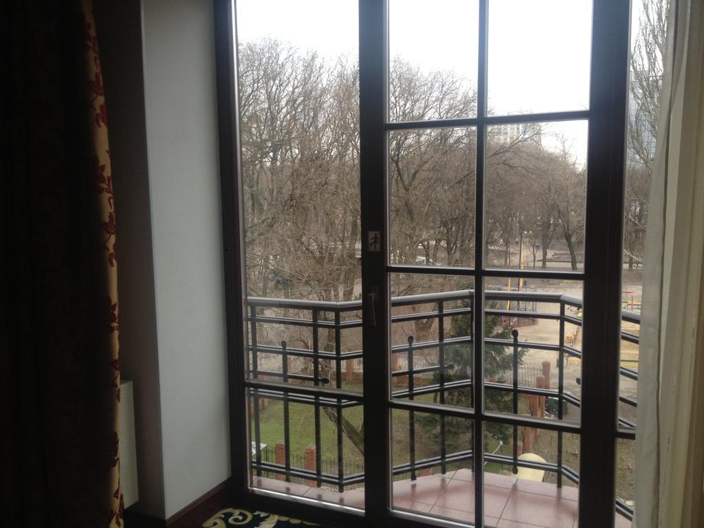 London Hotel Οδησσός Δωμάτιο φωτογραφία